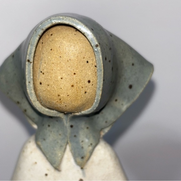 5/$25
Ceramic Figurine Women Gardener Grey Cream Accents Hollow Dried Flowers - Picture 2 of 7